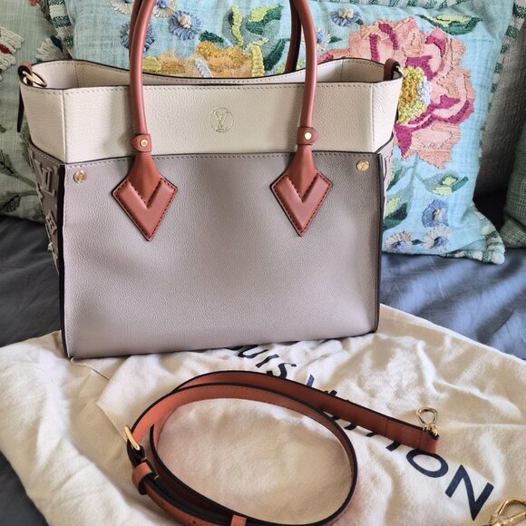 Brand New Never Used! Louis Vuitton On my Side MM - Picture 2 of 10